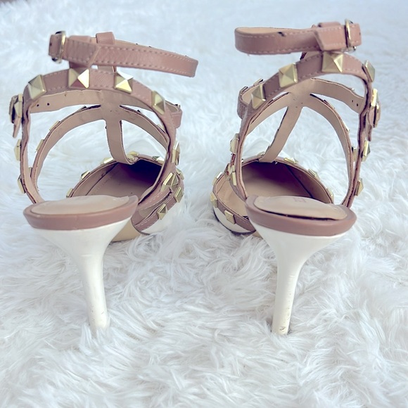 BCBGeneration White/Tan Pointed Toe Heels - Picture 4 of 6